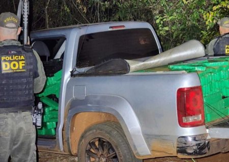 Caminhonete carregada com 1,5 tonelada de maconha é apreendida na fronteira