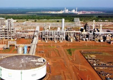 Depois de 10 anos, Petrobras retoma fábrica em Três Lagoas>