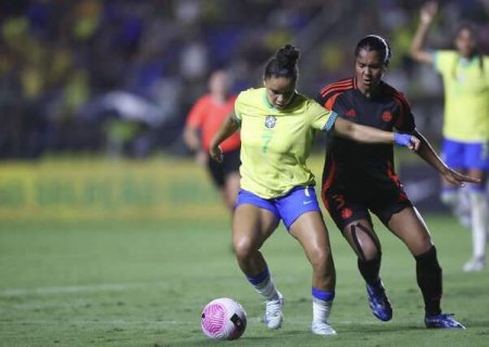 Brasil vence Colômbia por 3 a 1 em partida marcada pela chuva