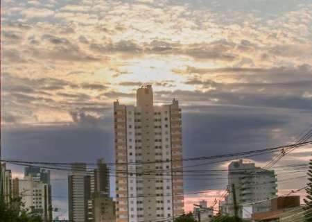 Capital amanhece com céu aberto, mas previsão é de chuva para o decorrer do dia