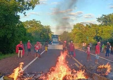 Tráfego na BR-262 é liberado após 8 horas de bloqueio do MST