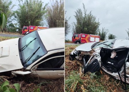 Colisão entre carros deixa duas pessoas feridas na BR-376, entre Ivinhema e Deodápolis