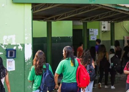 Estado amplia bolsas para estudantes que recebem R$ 1,4 mil