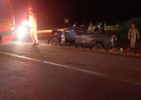 Mulher morre em acidente na BR-262 após caminhoneiro fazer conversão indevida