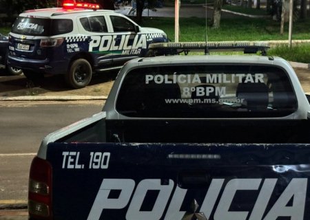 Bêbado, motorista perde o controle e invade pátio de frigorífico em Nova Andradina