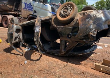 Voltando de viagem, motorista capota carro e morre na BR-262, em Terenos
