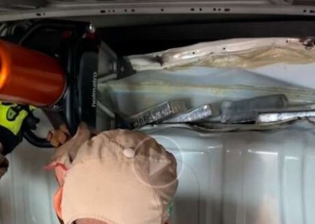 PRF encontra 657 kg de cocaína em van que transportava painéis solares