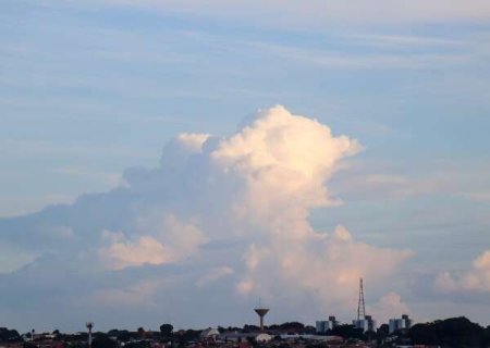 Terça-feira será de pancadas de chuva e temperaturas elevadas