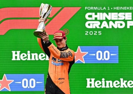Oscar Piastri vence GP da China e conquista primeira vitória da temporada 2025