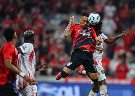 Luiz Fernando marca 3 vezes e Athletico-PR elimina Guarany na Copa do Brasil