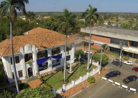Gasto milionário com bolos e lanches vira alvo do MPE em MS