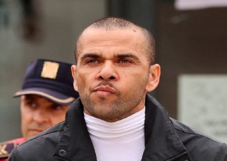 Daniel Alves é absolvido após justiça espanhola anular condenação de estupro
