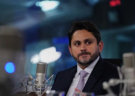 Ministro de Lula denunciado por corrupção oficializa demissão